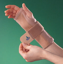 WRIST SPLINT WITH ELASTIC STRAP