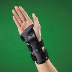 SNUG-FIT WRIST BRACE